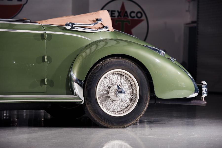 Детали экстерьера Talbot-Lago T26 Record Cabriolet 1947 года  (фото 19 из 34)